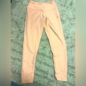 Peach color scrunch butt leggings